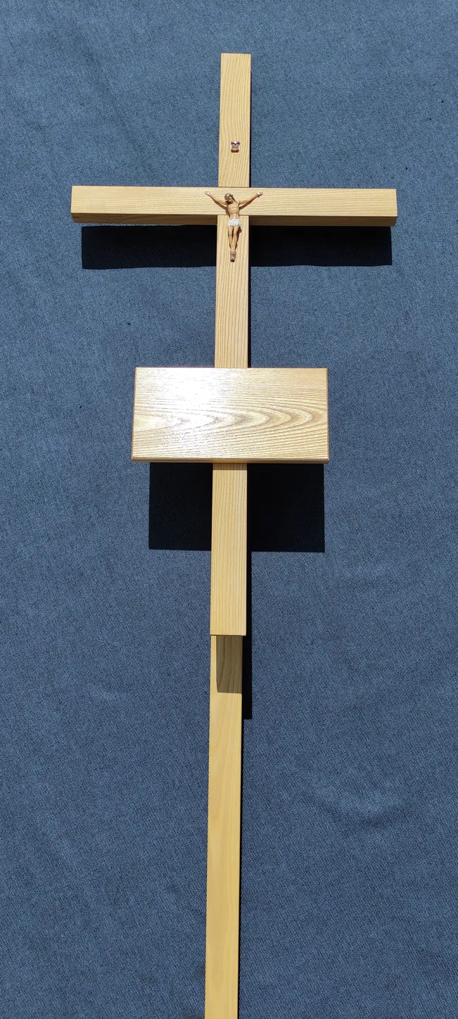 Šviesaus medžio kryžius, modelis 08