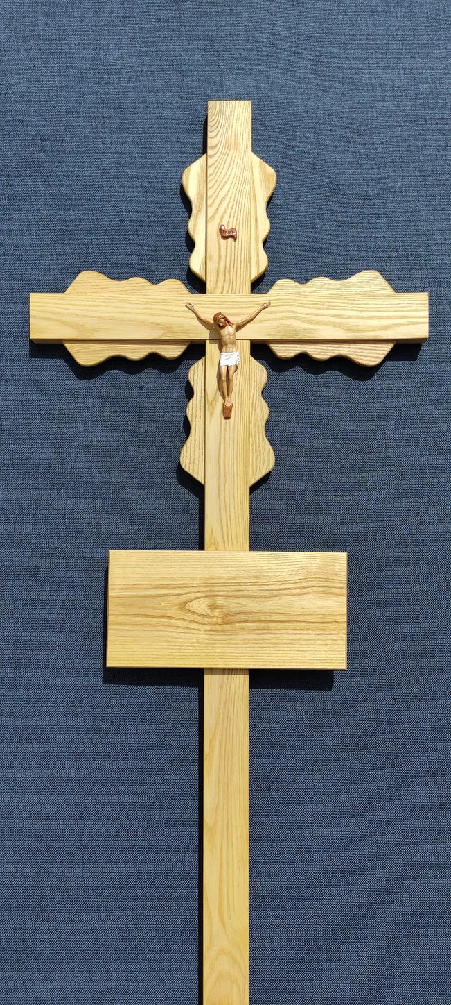 Drožinėtas šviesaus medžio kryžius, modelis 12