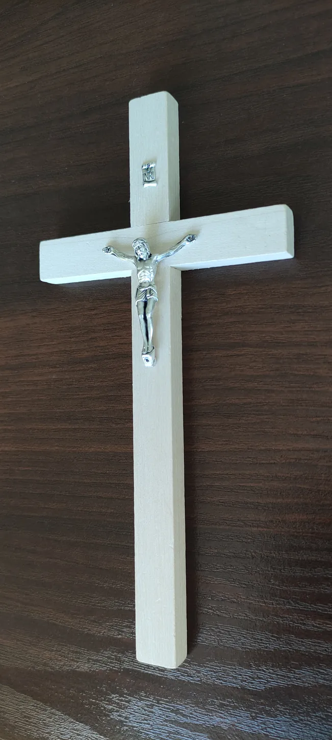Beržinis kryželis su nukryžiuotuoju, 18 cm aukščio, modelis 1